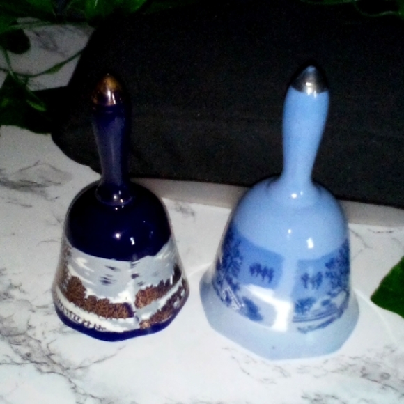 Currier and Ives Winter Scene Themed Collectible Bells/light blue & Royal Blue - Picture 8 of 12